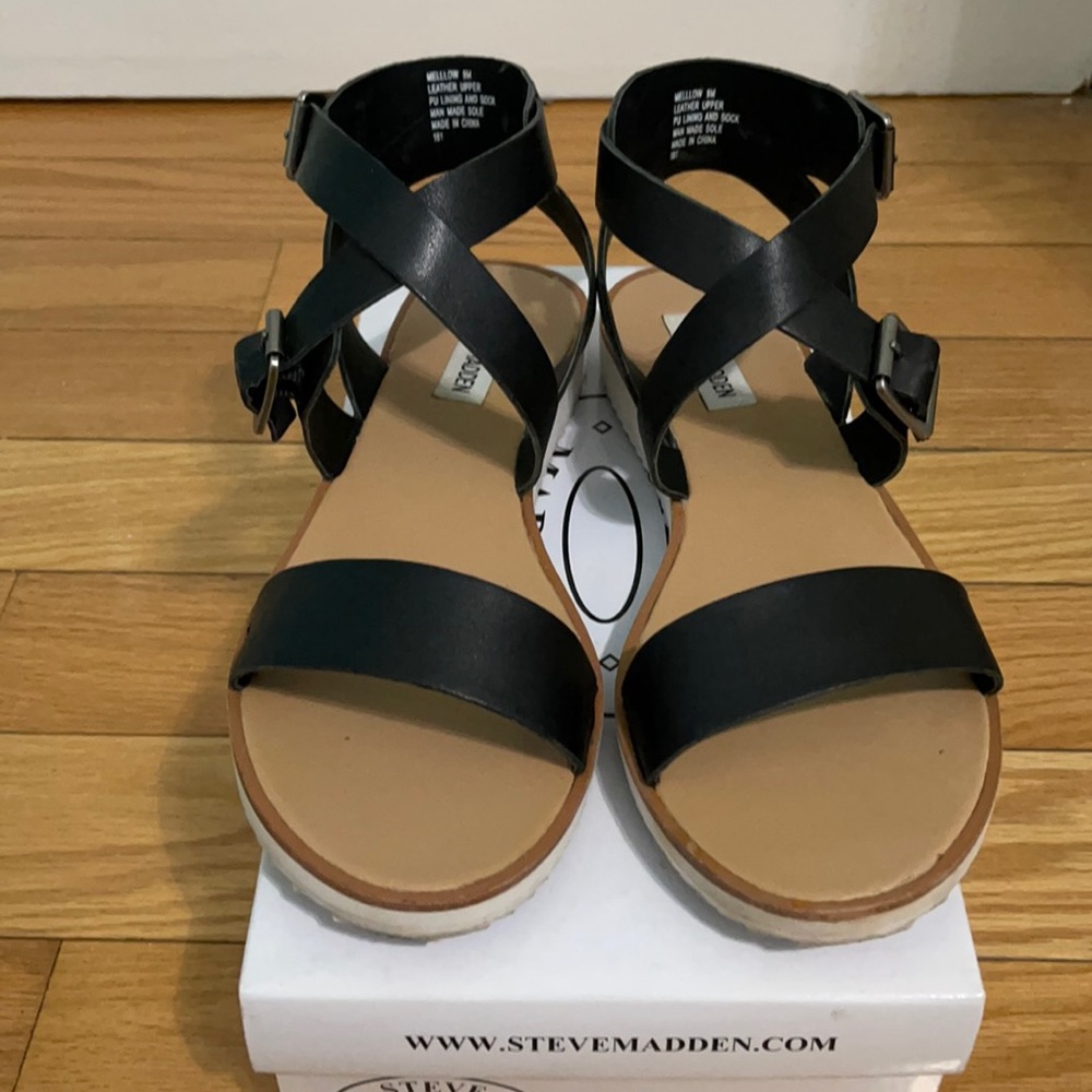 Steve Madden Low Black Leat Sandals